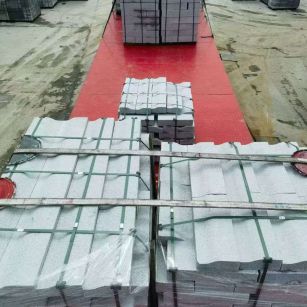 池州 芝麻白仿形加直形路沿石出货日常