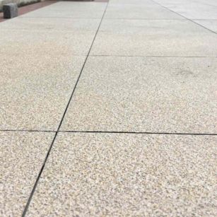 池州 黄金麻花岗岩石板材荔枝面地面铺装效果