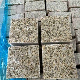 池州 黄金麻花岗岩自然面小方块，弹石，马蹄石等