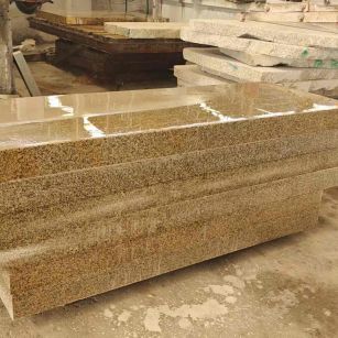 池州 黄金麻栏杆料半成品加工中