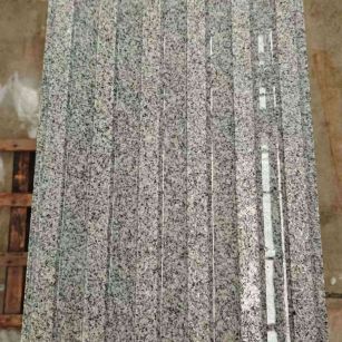 池州 芝麻白花岗岩荔枝面雕刻盲道，盲条