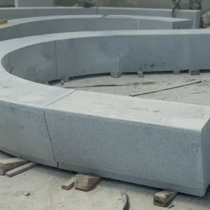 池州 芝麻白花岗岩光面弧形坐凳