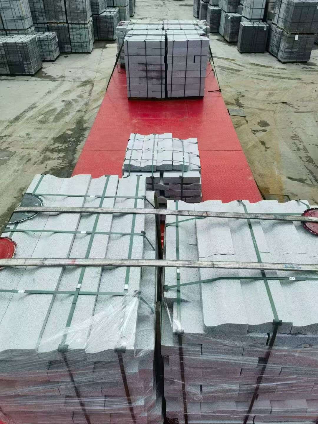 池州 芝麻白仿形加直形路沿石出货日常