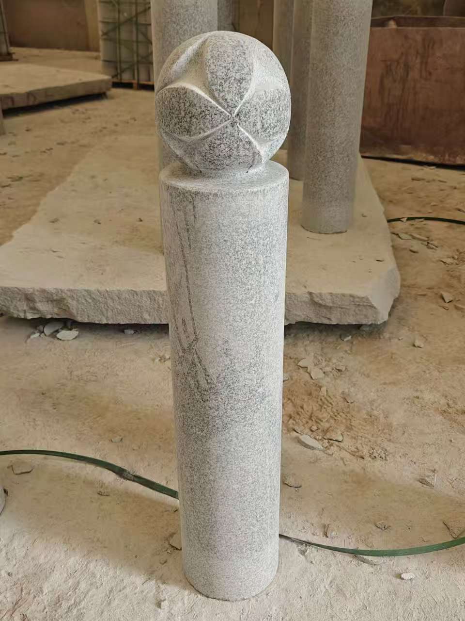 池州 芝麻白花岗岩石材挡车石柱、停车柱、圆柱挡车柱、方柱挡车柱等