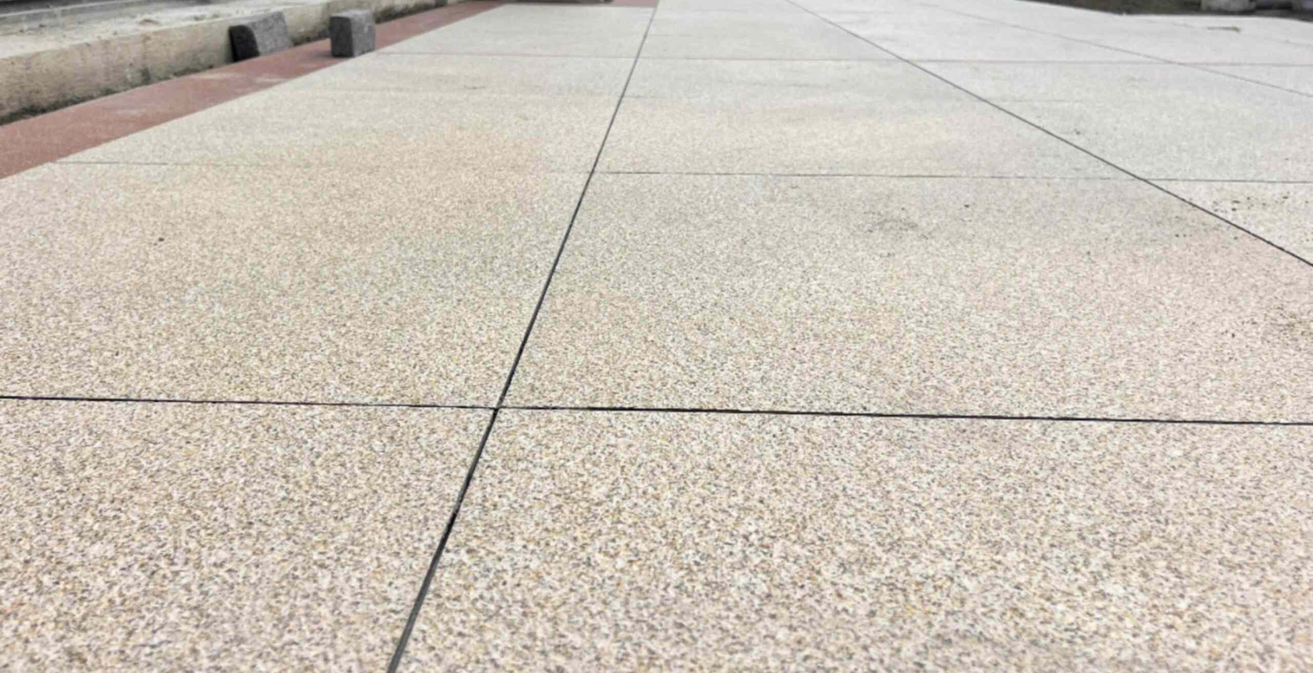 池州 黄金麻花岗岩石板材荔枝面地面铺装效果