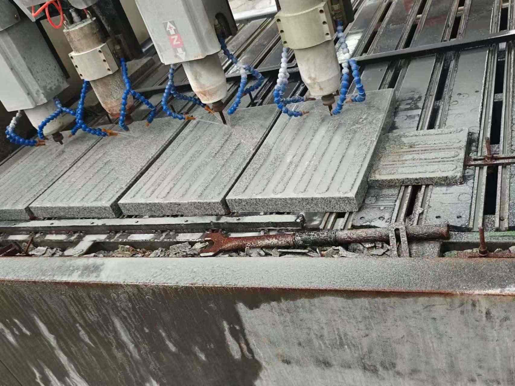 池州 芝麻白花岗岩荔枝面盲道雕刻