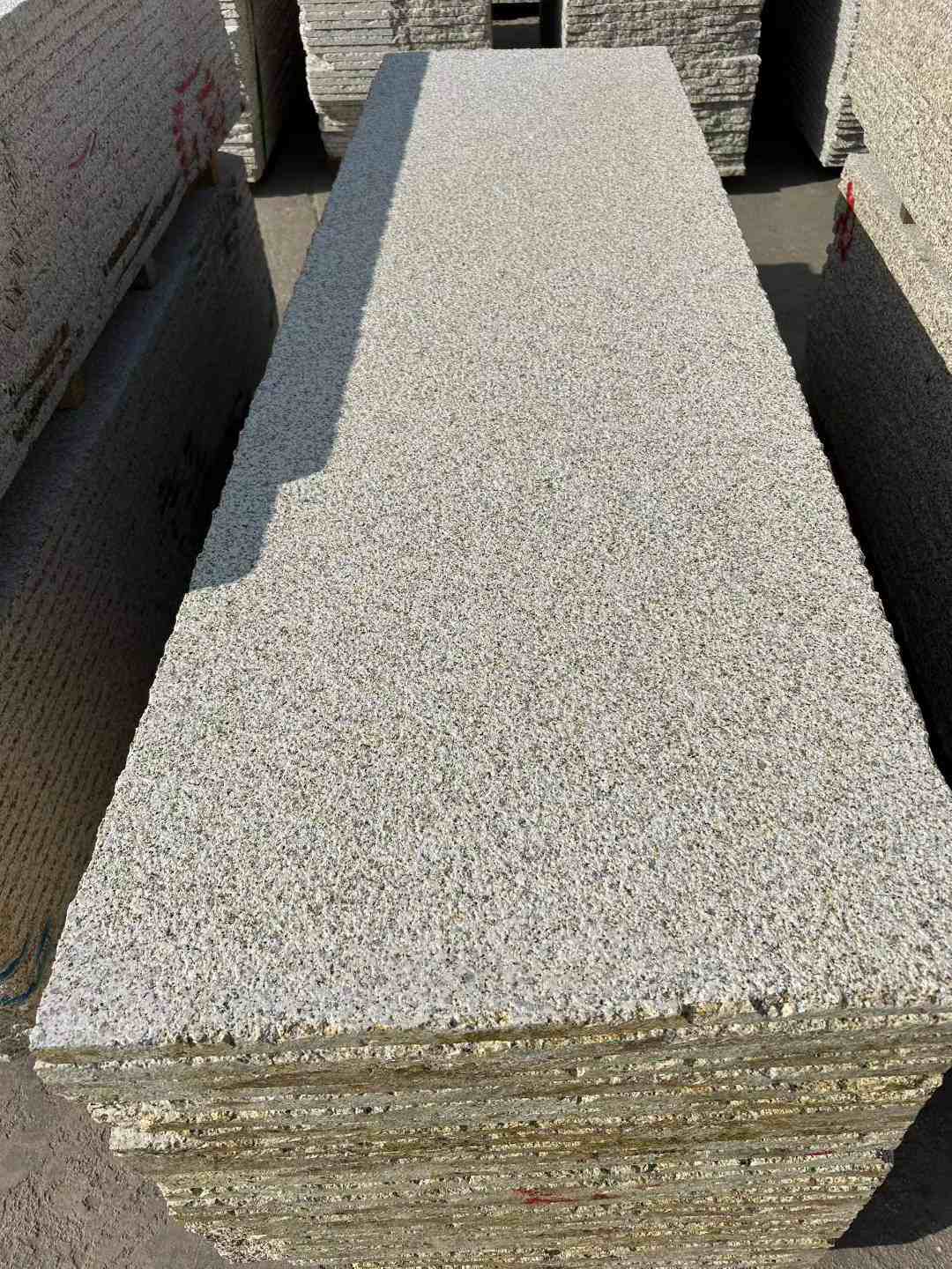 池州 黄金麻花岗岩荔枝面毛板，半成品