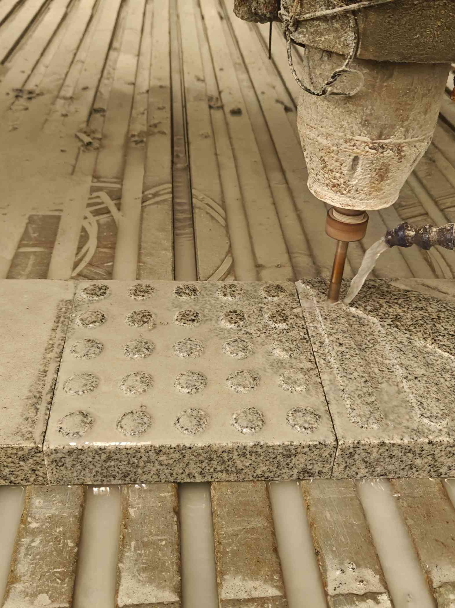 池州 芝麻白花岗岩石材盲人石、盲道石、盲点石