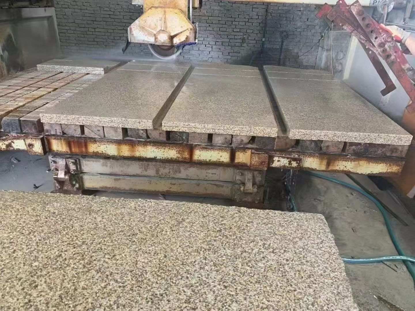 池州 黄金麻荔枝面成品板加工