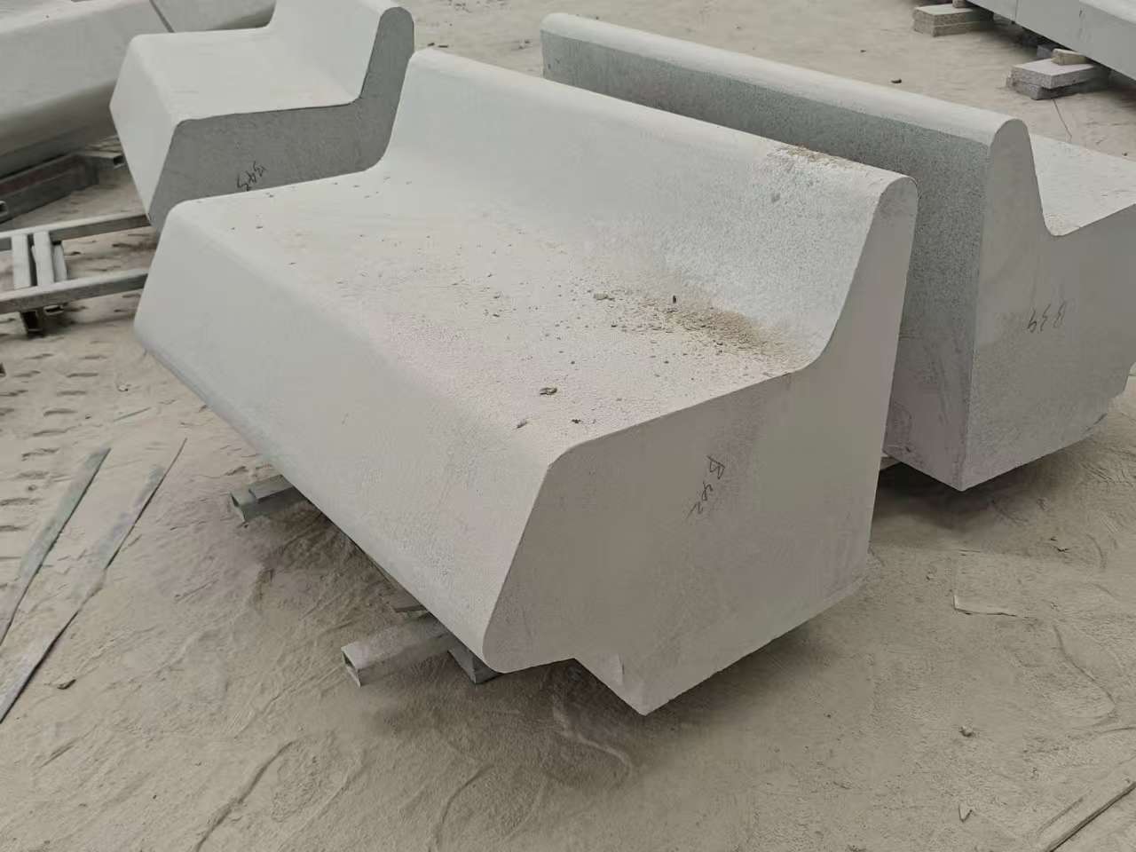 池州 芝麻白花岗岩异形坐凳，石凳