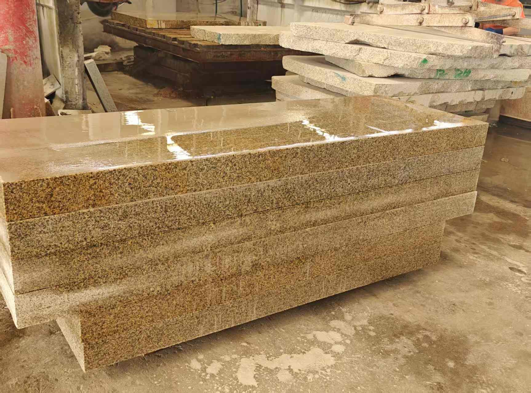 池州 黄金麻栏杆料半成品加工中