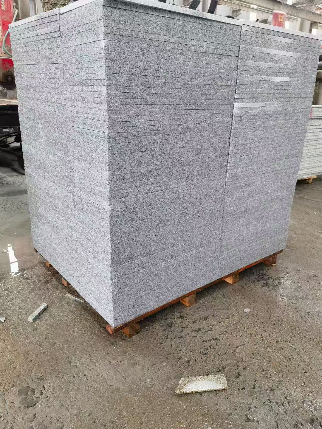 池州 芝麻白火烧面1.8厚300*600地铺石，尺寸标准，厚薄均匀