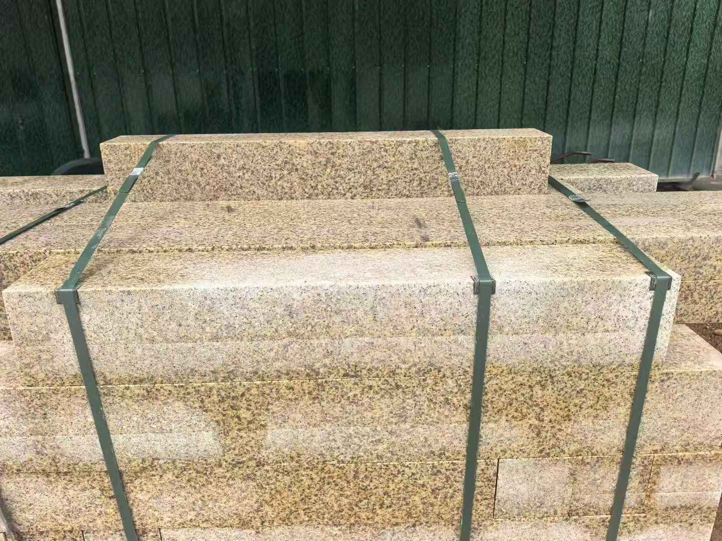 池州 黄金麻花岗岩石材机切面栏杆料半成品