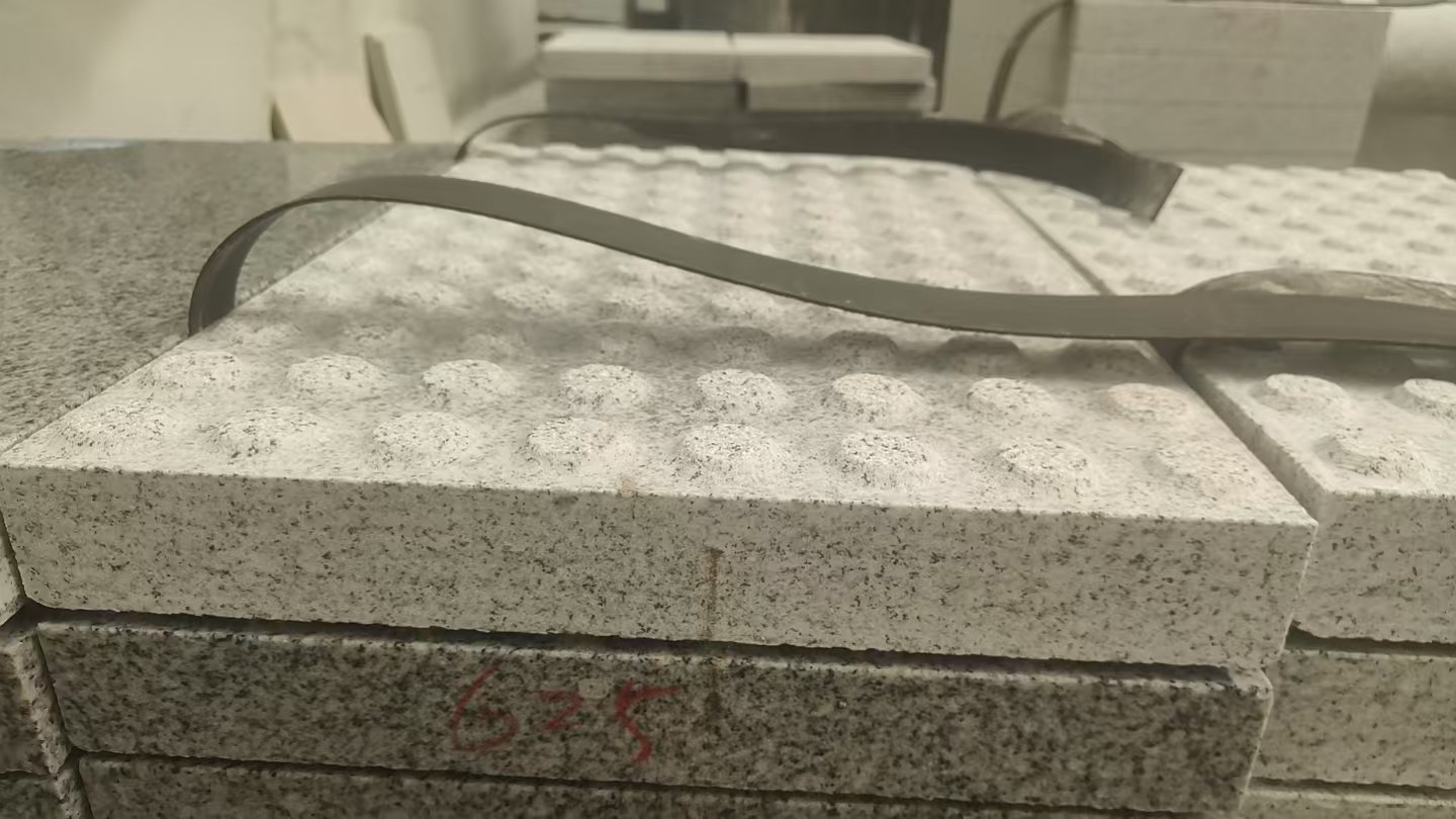 池州 芝麻白花岗岩6.0公分荔枝面五轴加工雕刻盲点