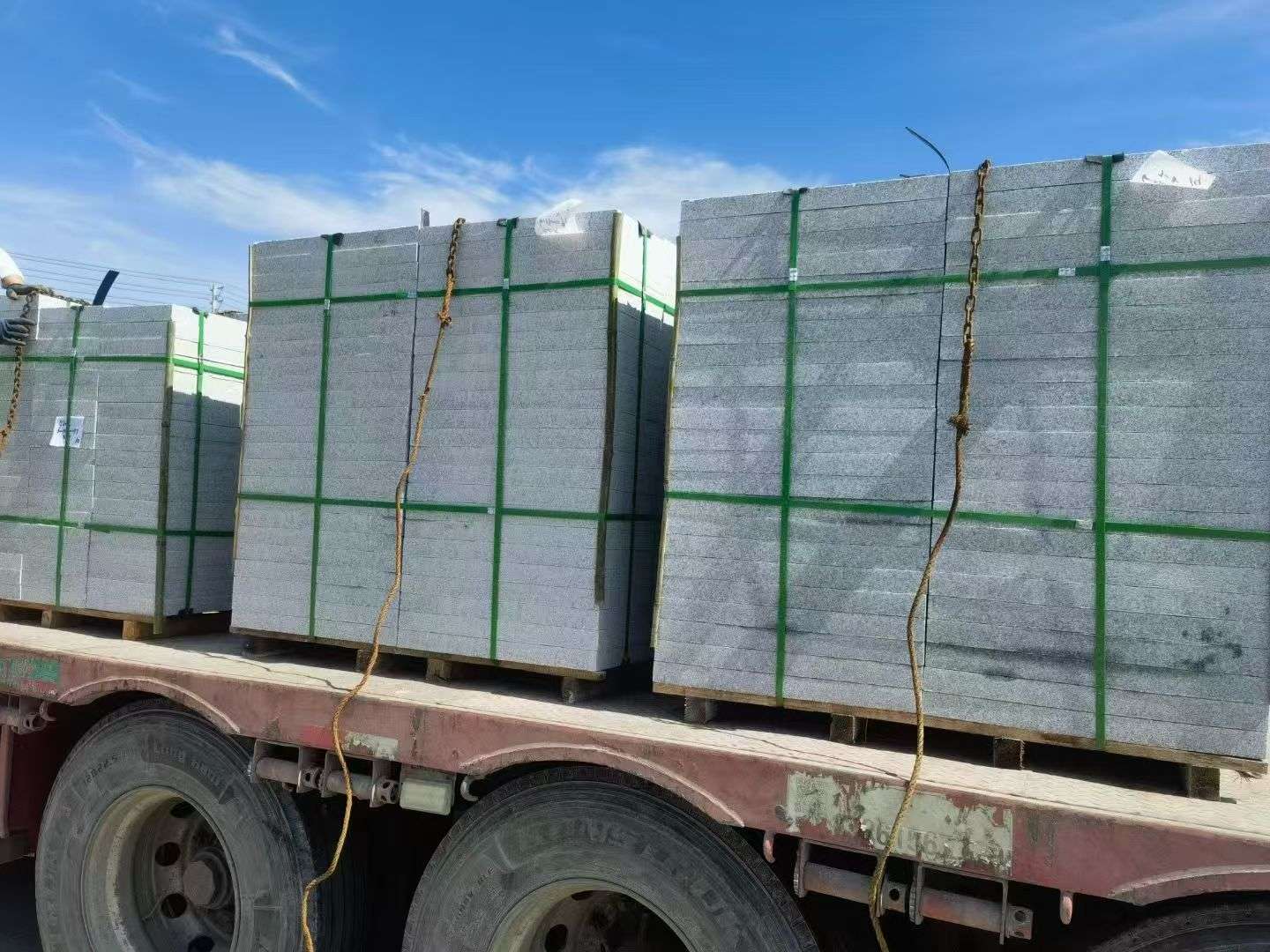 池州 芝麻白花岗岩地铺石装车日常