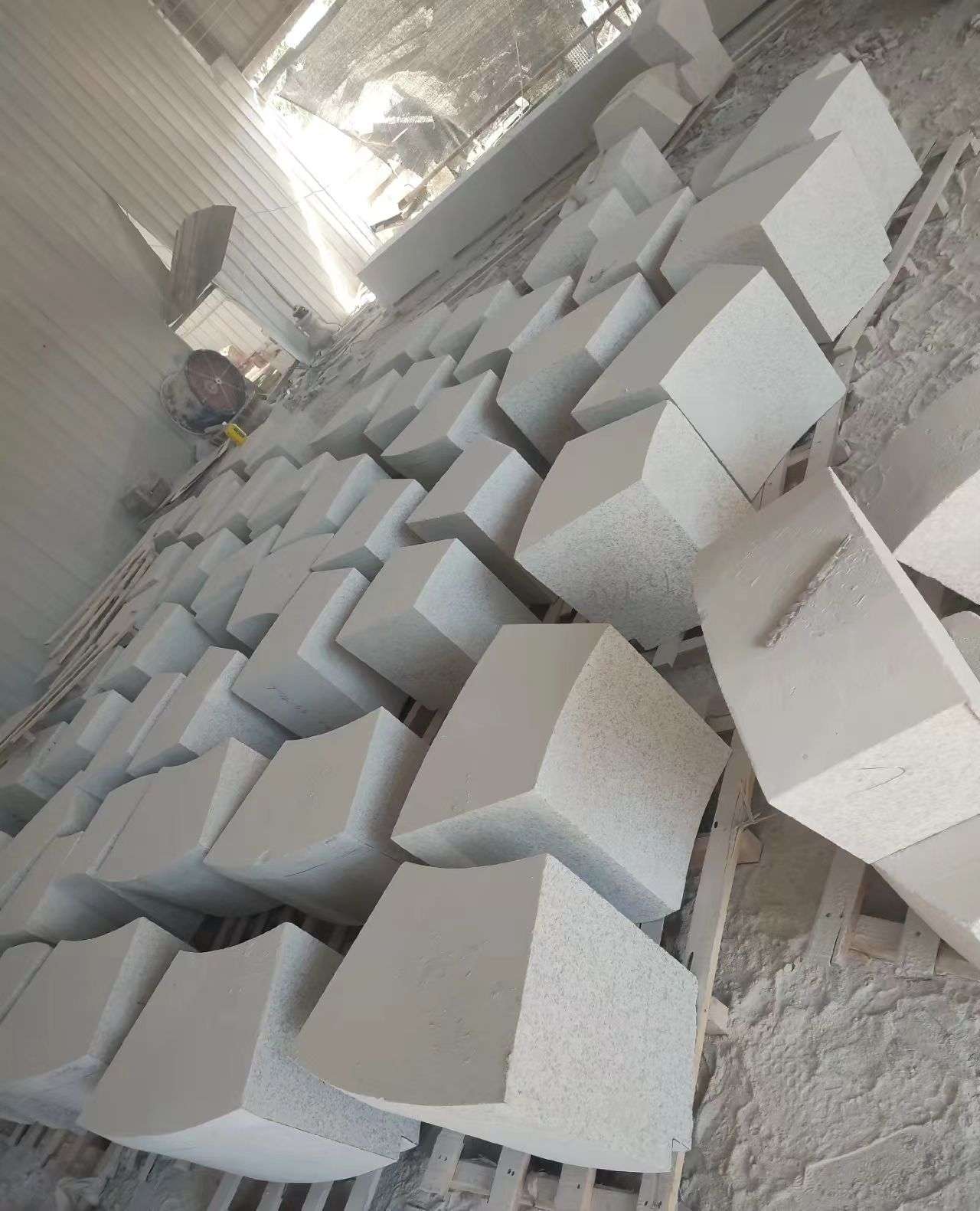 池州 白麻花岗岩异形坐凳