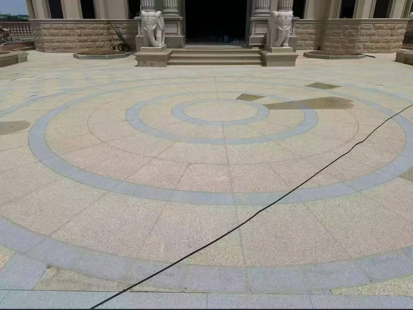 池州 黄金麻芝麻灰花岗岩石材地铺拼接效果